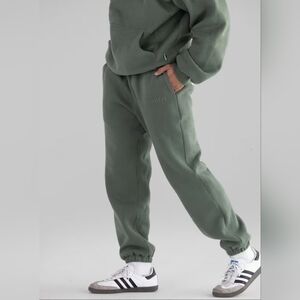 Comfrt Minimalist Jogger Sweatpants Size Xs NWOT